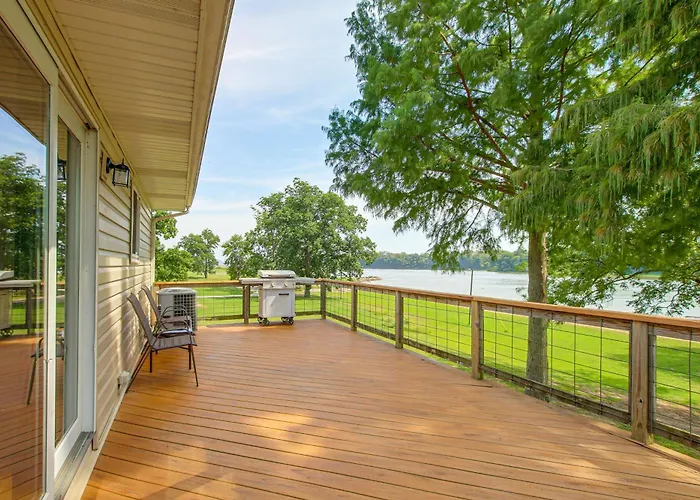 Spacious W/ Deck & Mississippi River Views