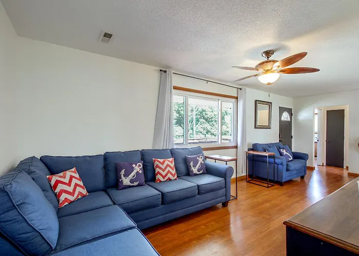 Spacious W/ Deck & Mississippi River Views Ferienhaus