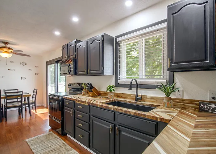Ferienhaus Spacious W/ Deck & Mississippi River Views