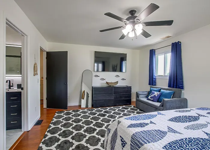 Spacious W/ Deck & Mississippi River Views *