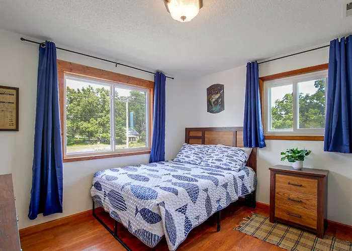 Spacious W/ Deck & Mississippi River Views Ferienhaus *
