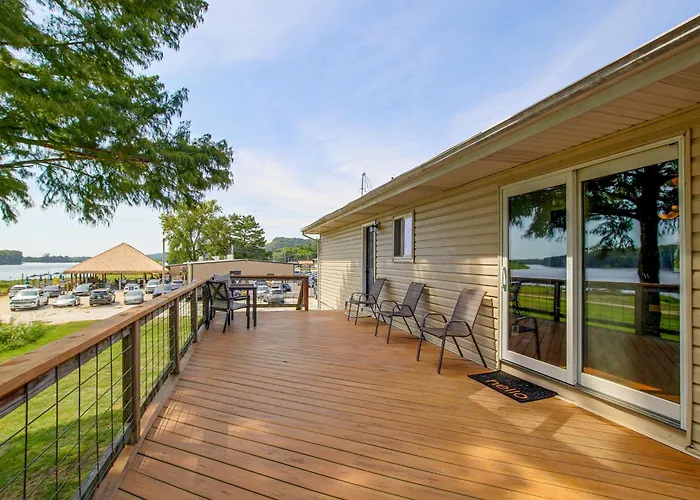 Ferienhaus Spacious W/ Deck & Mississippi River Views
