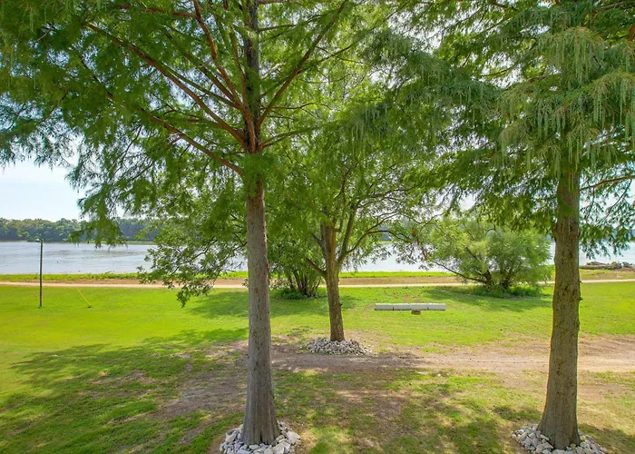 Spacious W/ Deck & Mississippi River Views Ferienhaus
