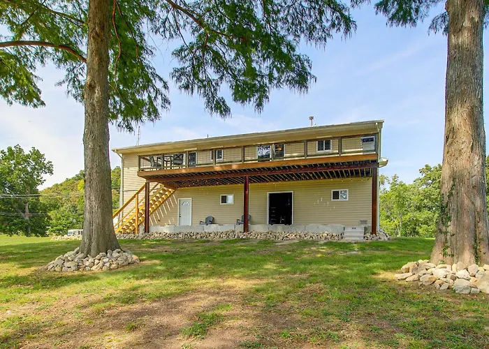 Spacious W/ Deck & Mississippi River Views Grafton