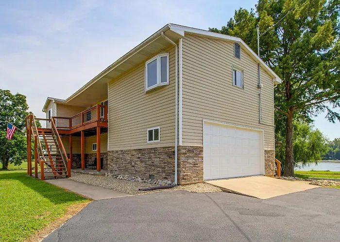 Spacious W/ Deck & Mississippi River Views Ferienhaus *